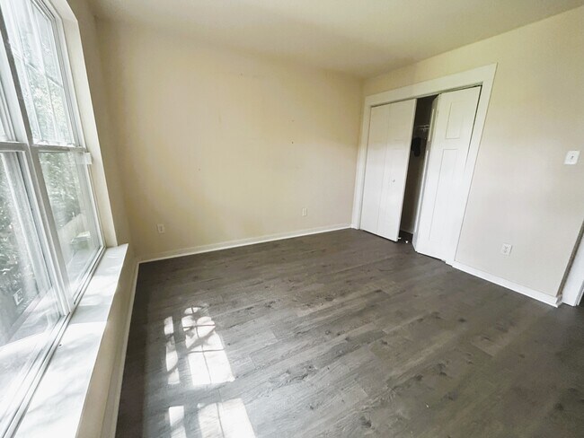 Building Photo - 248 Craftsman Cir