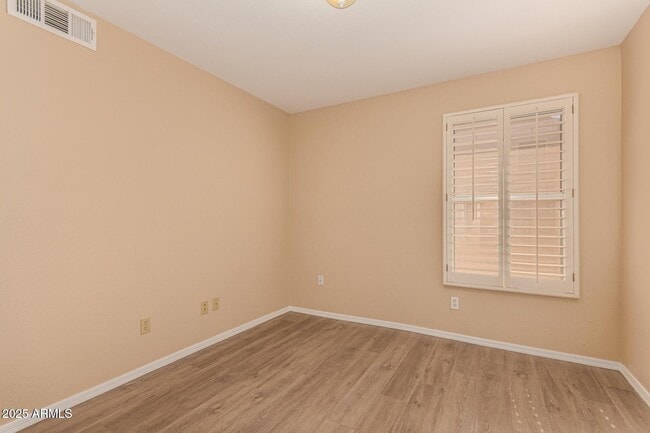 Building Photo - 1249 E Villa Maria Dr