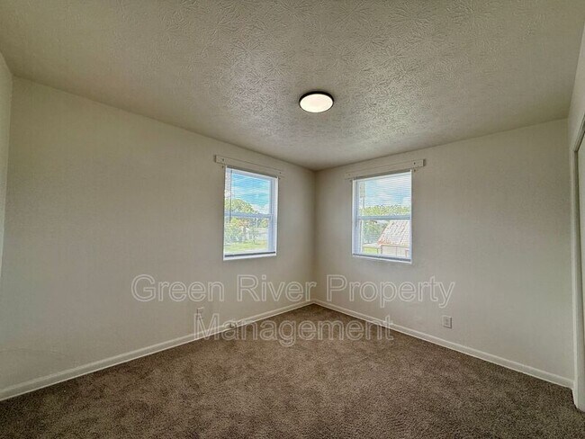 Building Photo - 1161 W 5th St