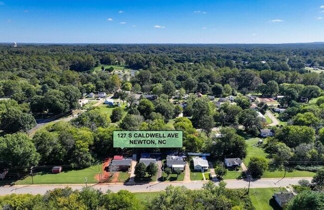 Building Photo - Stunningly Renovated 3BD/1BA Single Family Home in Newton, NC!