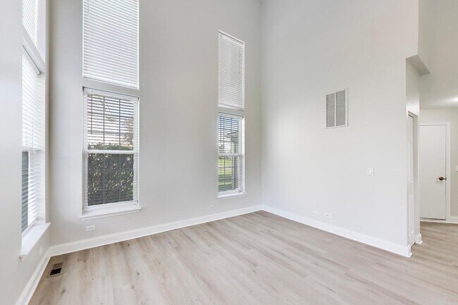 Building Photo - 2219 Rossiter Pkwy