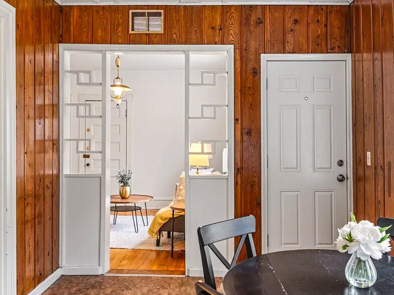 Building Photo - 2628 Quincy St NE