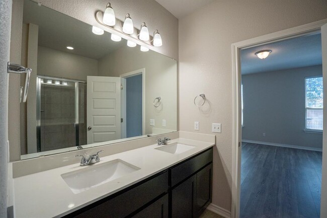 Building Photo - 252 Syrah Ct