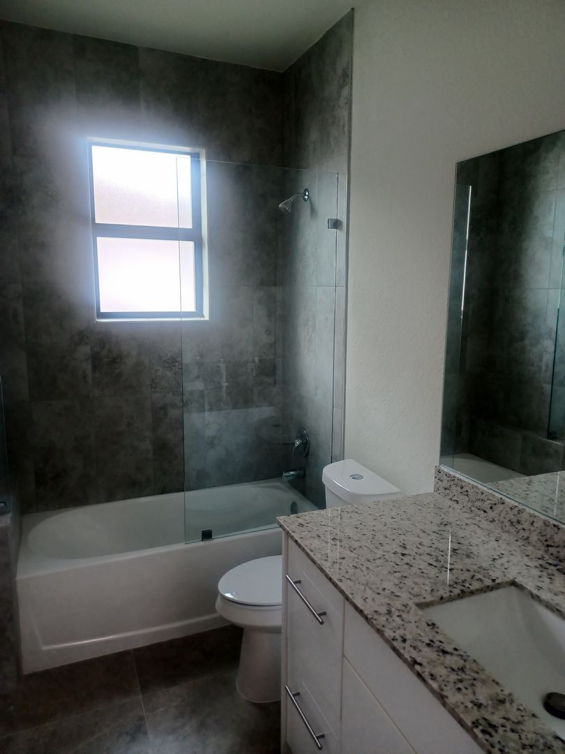 Building Photo - 1638 NW 36th Pl