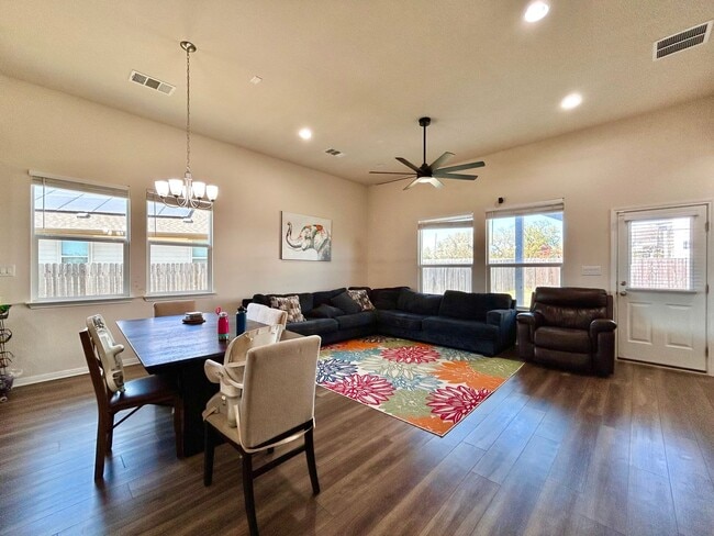 Building Photo - 445 Arrowhead Vine St