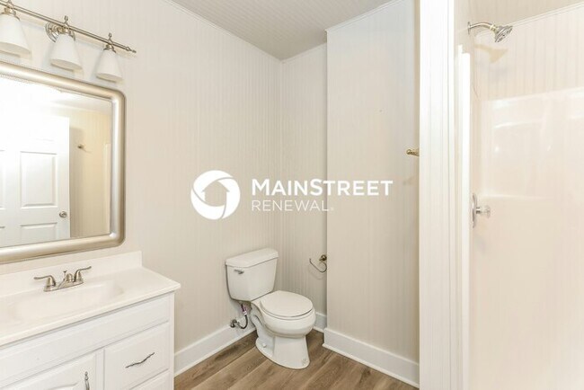 Building Photo - 5 Bedroom Pet-Friendly Home in JONESBORO, GA with Main Street Renewal