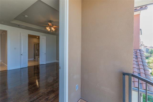 Building Photo - 634 Arbol