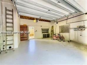Building Photo - 400 NE 86th St