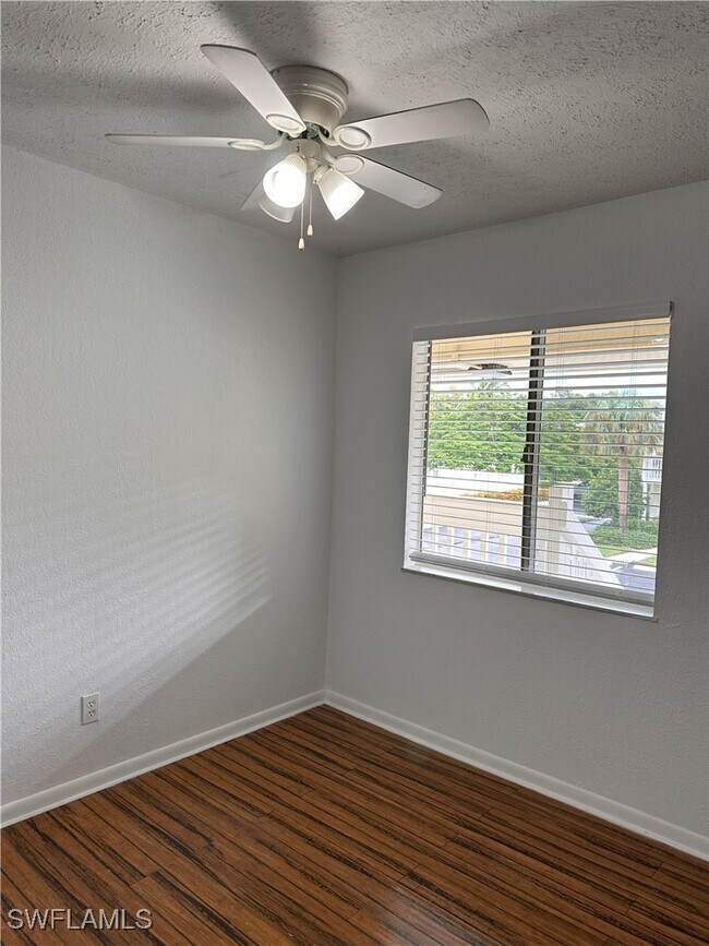 Building Photo - 4629 Bayshore Dr