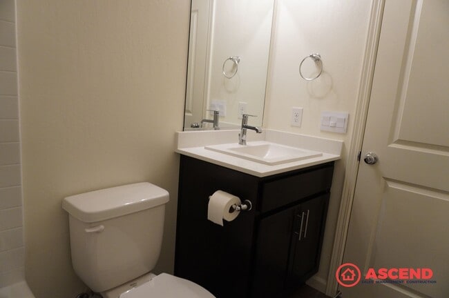 Building Photo - Energy-Efficient 3 Bed / 2 Bath Home with Solar, Garage & Full Kitchen Appliances