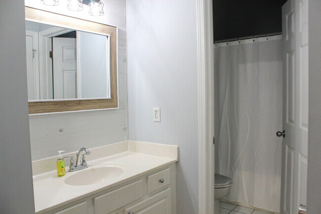 Building Photo - 125 Royal Poste Rd