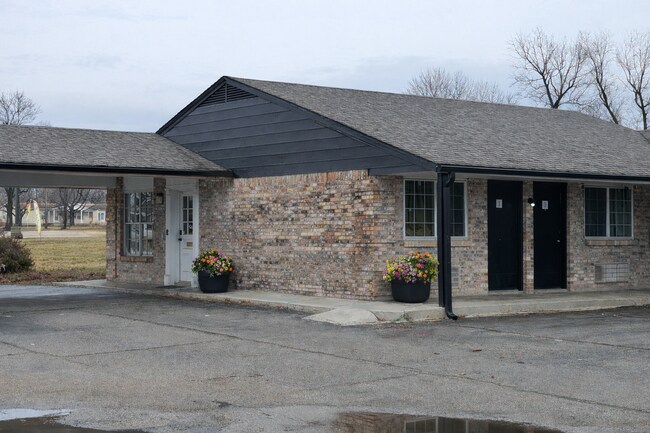 Building Photo - All-Inclusive Studio | Electric, Water, WiFi & Cable Included | Renovated | Columbus KS