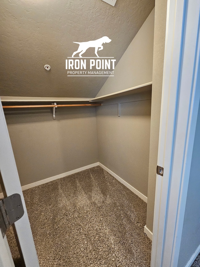 Building Photo - JE911