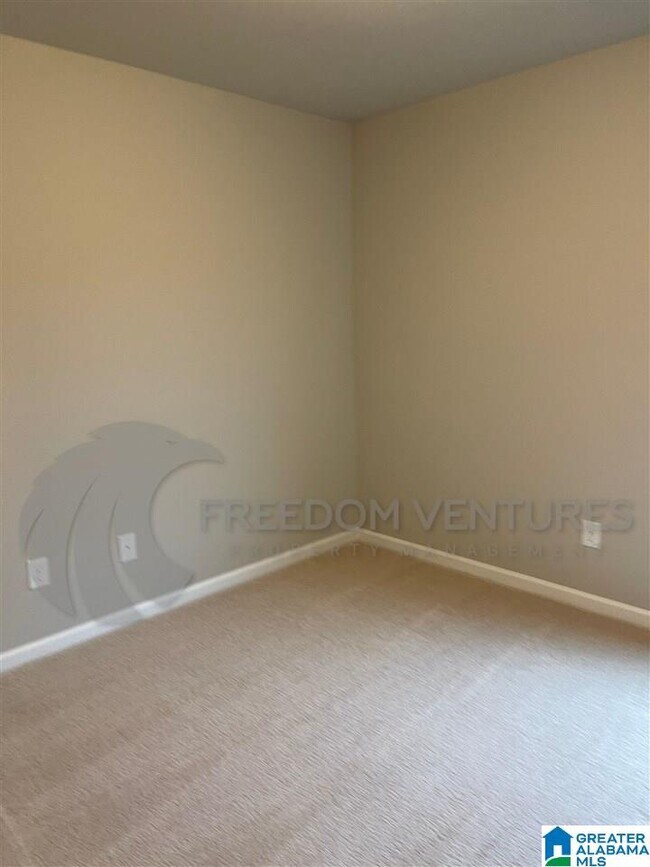 Building Photo - 401 Woodland Trl