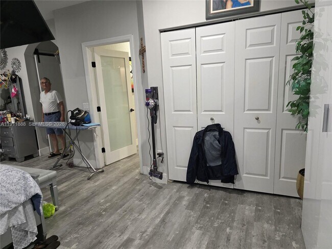 Building Photo - 4972 SW 127th Ave