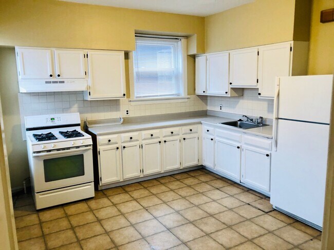 Building Photo - 4122-4124-4124 S Grand Blvd