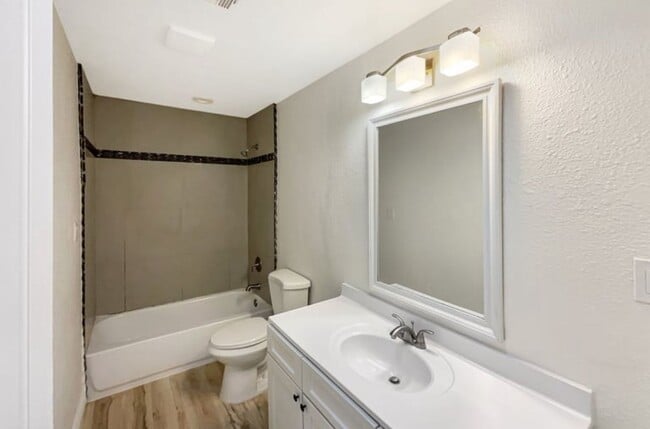 Building Photo - 3235 E Willetta St