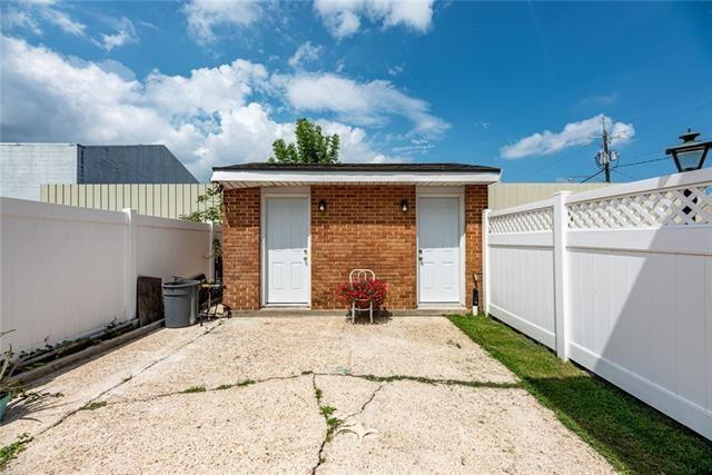 Building Photo - Freshly renovated 2-bedroom, 1-bath apartment