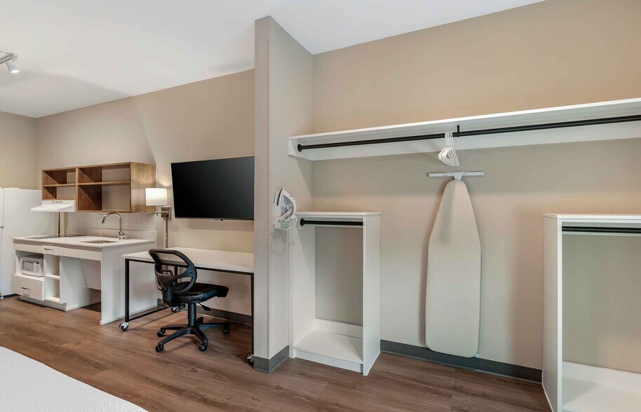 Building Photo - Furnished Studio-Jacksonville - Airport