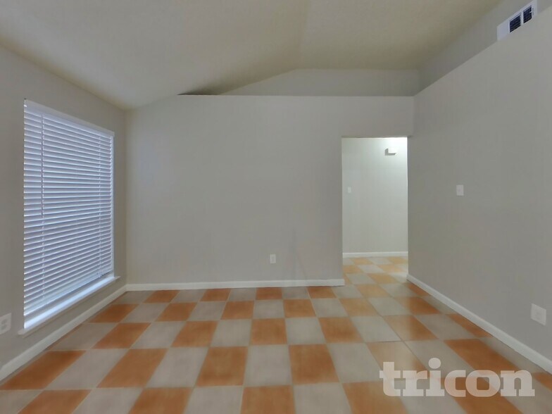 Building Photo - 916 Ashmount Ln