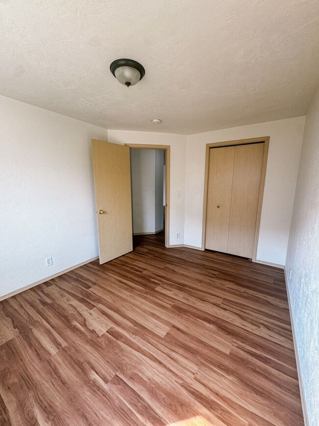 Building Photo - 824eri
