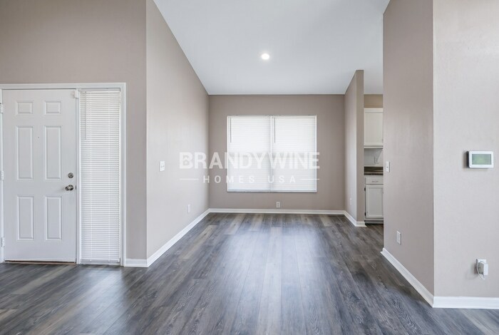Building Photo - 2406 S Lake Ave
