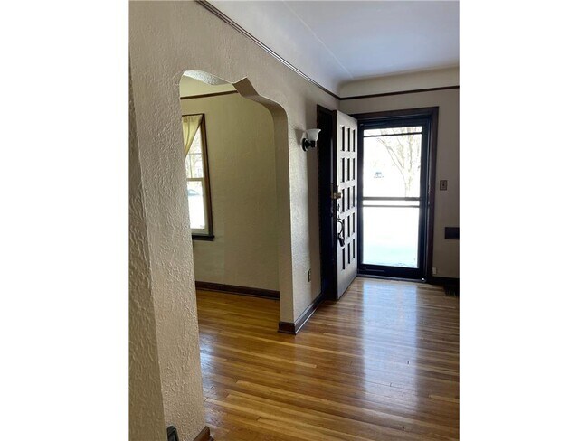 Building Photo - 799 Holton St