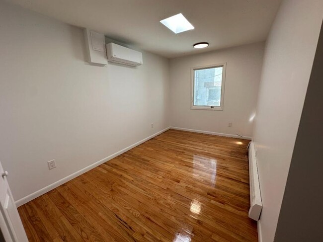 Building Photo - 3 bedroom in Brooklyn NY 11231