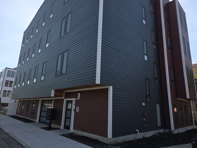 Building Photo - 64 Tolman St