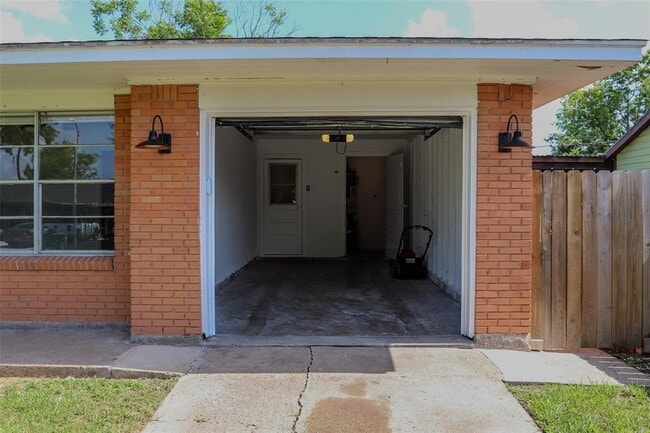 Building Photo - 4322 Tavenor Ln