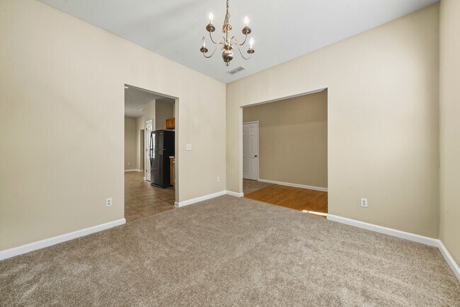 Building Photo - 4750 Ferncrest Pl