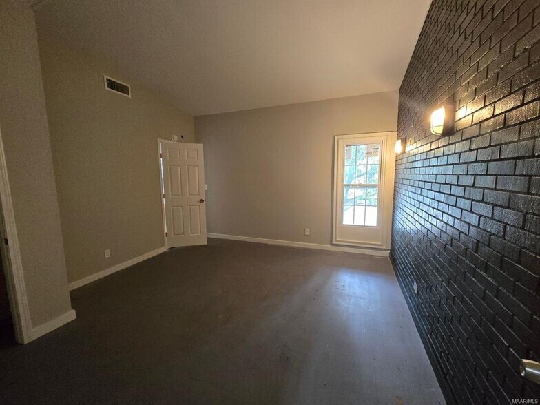 Building Photo - 3719 Wesley Dr