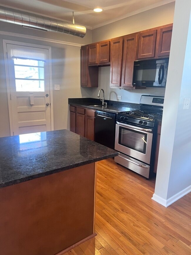 Building Photo - 20 W Hinsdale Ave