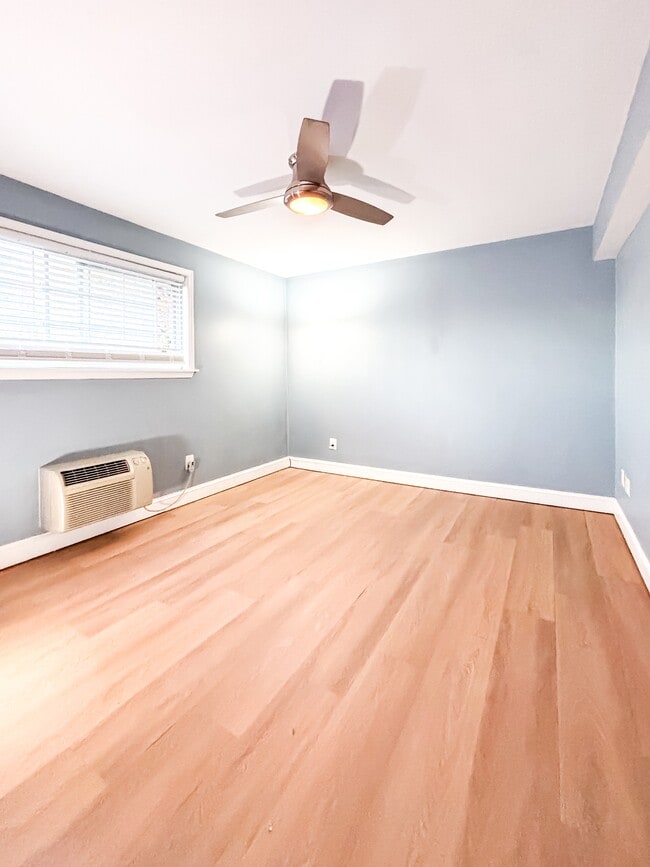 Building Photo - 610 Main St