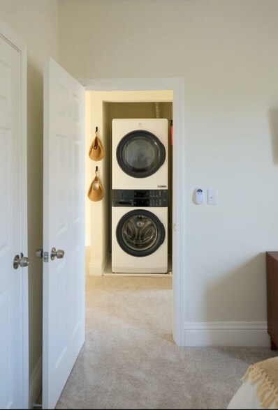 Building Photo - 2433 S 16th St