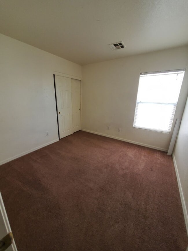 Building Photo - Summerlin 3/2.5 with huge loft