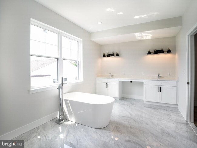 Building Photo - 303 Fountain St