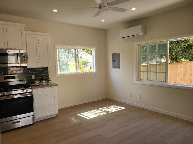 Building Photo - 1162 Hacienda Dr