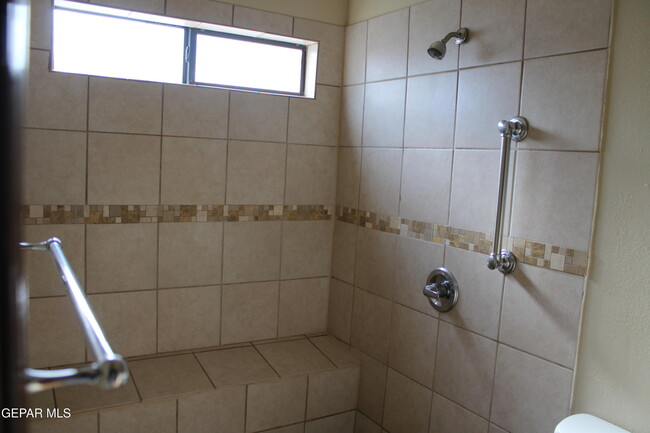 Building Photo - 1719 Bogart Pl