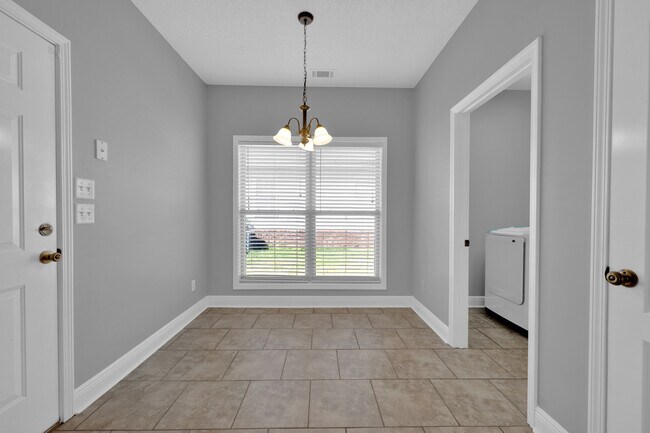 Building Photo - 472 Prairie Field Dr