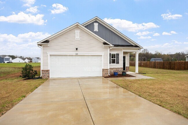 Building Photo - 303 Kenison Way