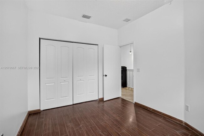 Building Photo - 4927 N Harbor Isles Dr