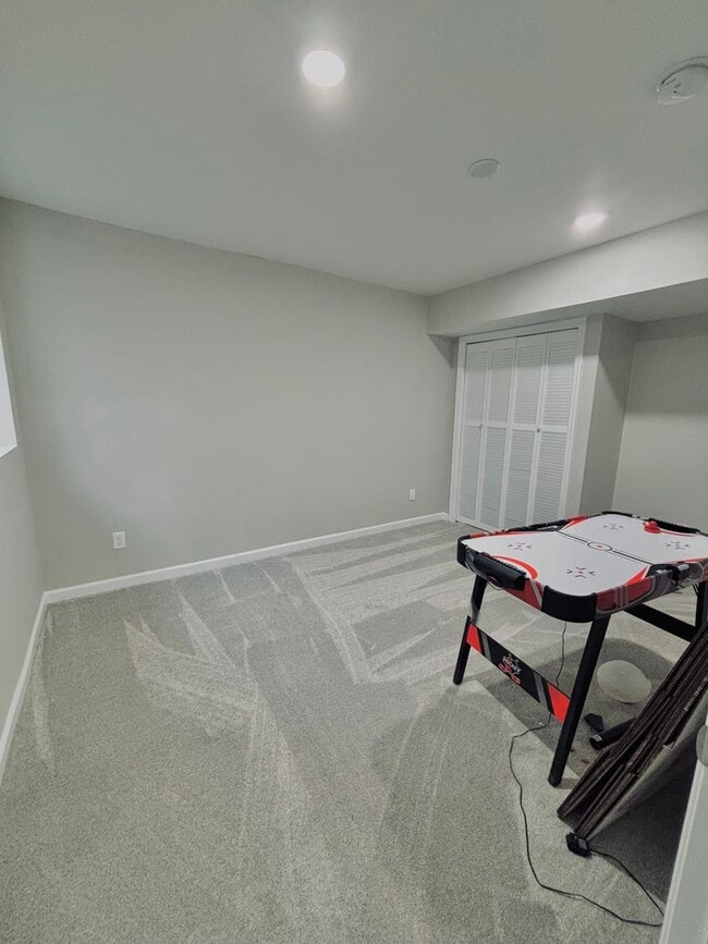 Building Photo - ONE OF A KIND 5bed/4bath!  *HOME THEATER* ...