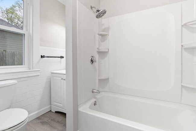 Building Photo - 35 Oakland St