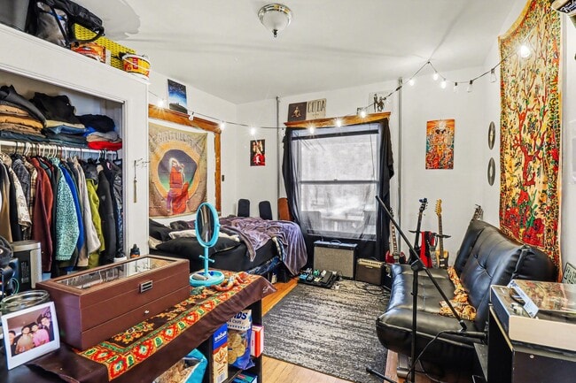 Building Photo - 606 Catherine St