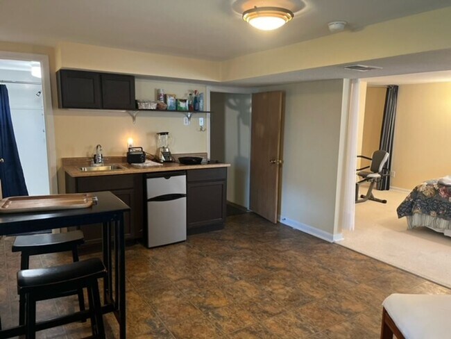 Building Photo - Charming 4 Bed 2.5 Bath Home With Nice Wooded Back Yard!