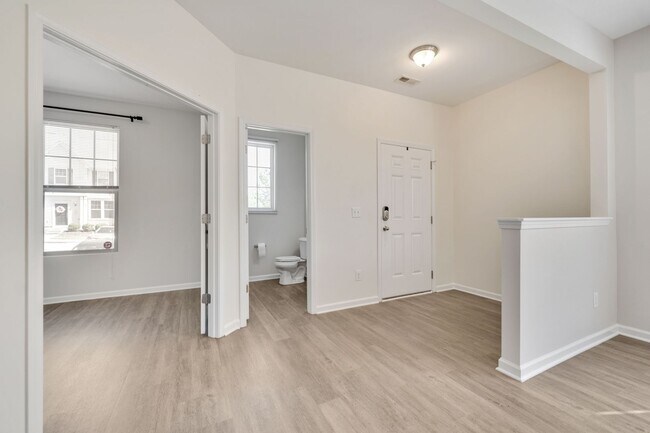 Building Photo - 11 Moss Grove Ln