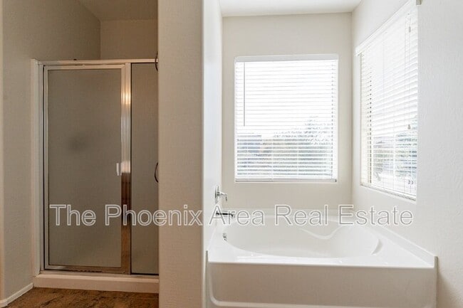 Building Photo - 2189 S Sanders Dr