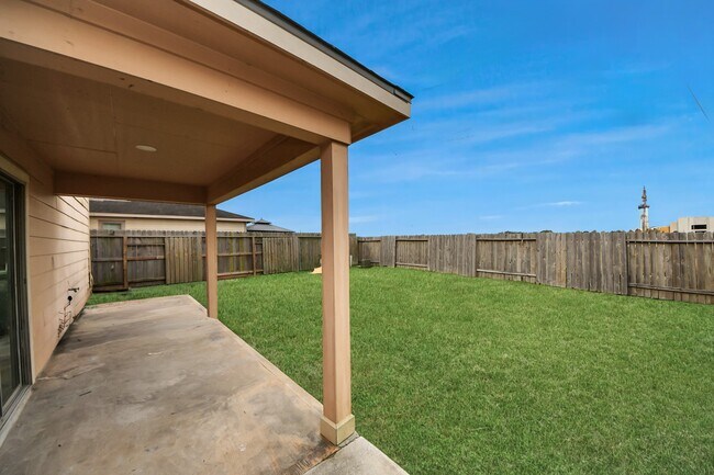 Building Photo - 12102 Helvick Cres Ave