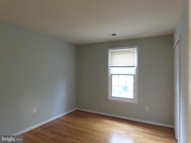 Building Photo - 624 Northcliffe Dr